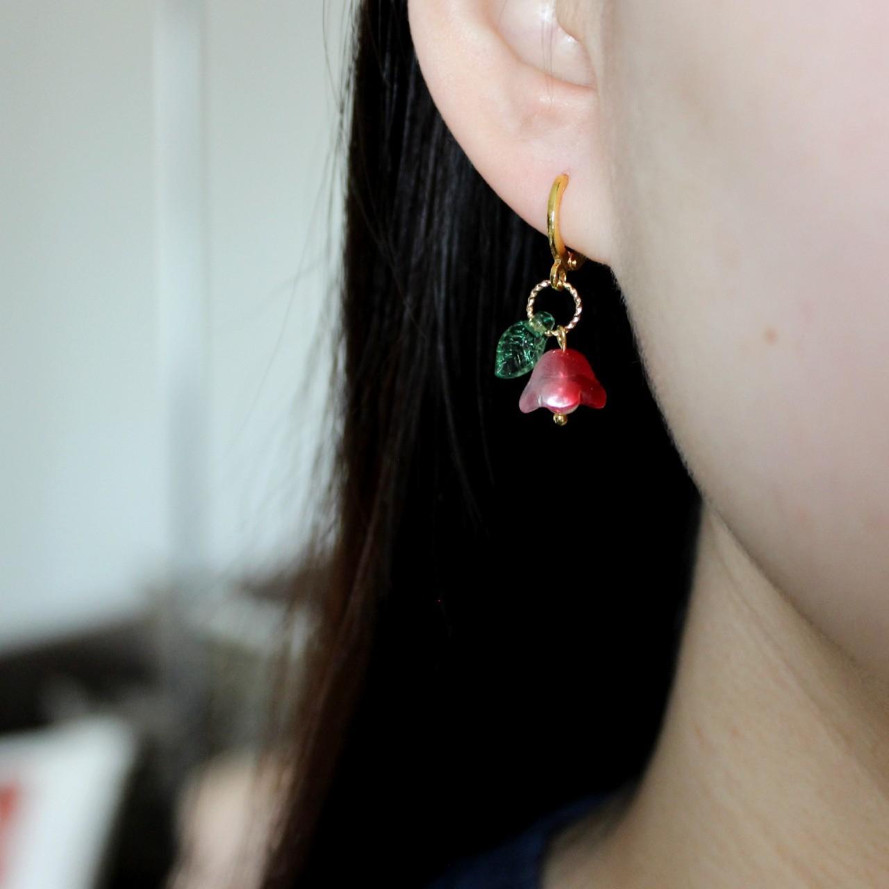 Red Trumpet Flower Gold Dangle Earrings